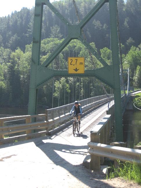 La Tuque-Pont pour se rendre au trails.JPG